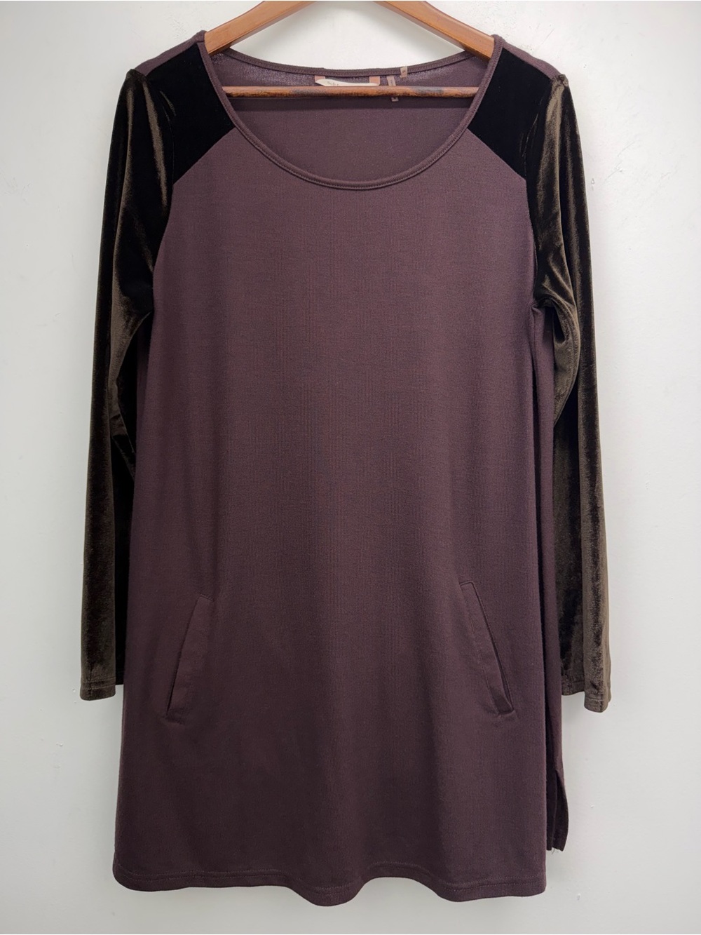Soft Surroundings size Medium Women’s Brown Raglan Velvet Long Sleeve Tunic Top